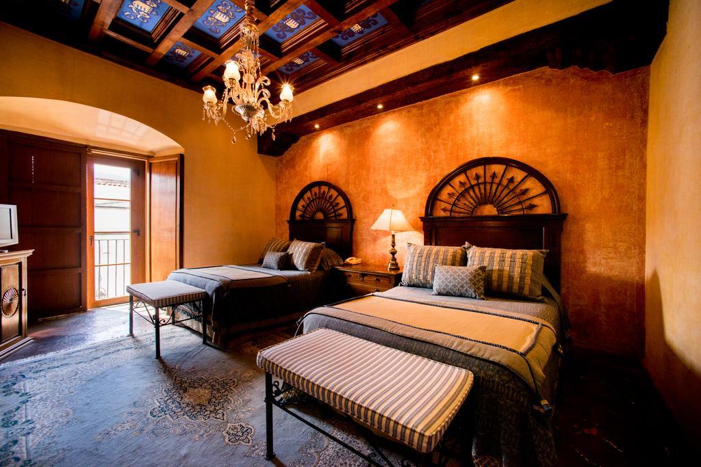 Hotel Palacio De Dona Leonor Antigua Extérieur photo